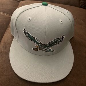 Philadelphia Eagles Mitchell & Ness 7 1/4 Fitted Hat. Vintage Collection